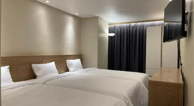Трёхместный номер The garden hotel