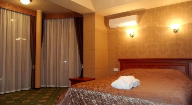 H & K Imperial Plus Hotel, Prenota Hotel Hotel a Carpathians - Ukraine con parcheggio, Parcheggio