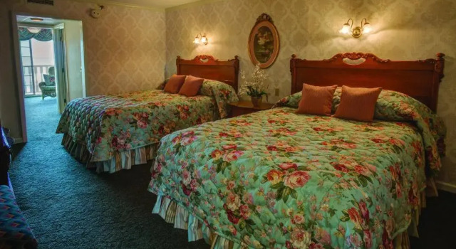 Четырёхместный люкс oceanfront Boardwalk Plaza Hotel