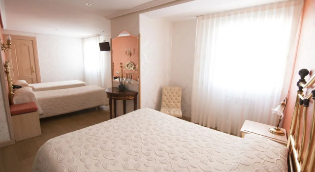Трёхместный номер Standard Hotel Julia