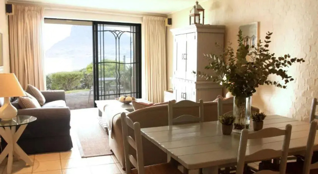 Апартаменты Deluxe The Village Apartments