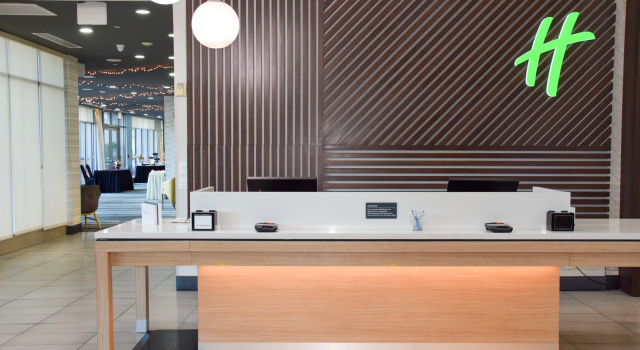 Holiday Inn & Suites Phoenix Airport, an IHG Hotel, Buchen Sie Hotel  