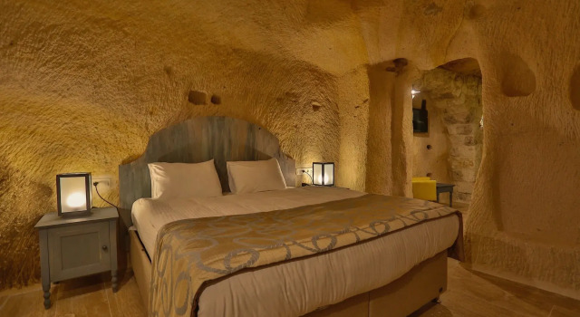 Acropolis Cave Suite