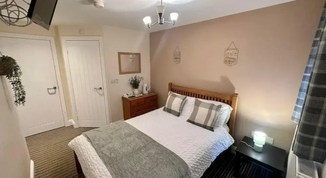 Courtyard Rooms - Studio - Double Bed - Wifi, Varaa Huoneisto Asunnot kohteessa Merseyside, Huoneisto