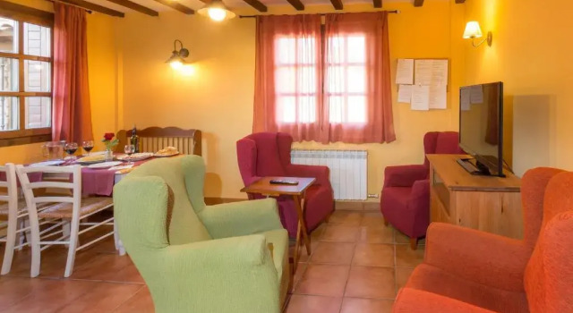 Коттедж Casa Fresneda Jardín río y parque infantil frente a la casa