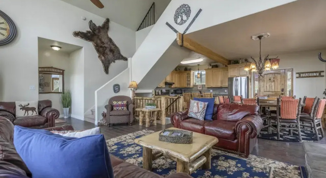 Family FUN Cabin! Sleeps 36, Mountainside w/ Beach Access, and Kid Paradise Yard, Забронировать Отель Гарден-Сити Юта