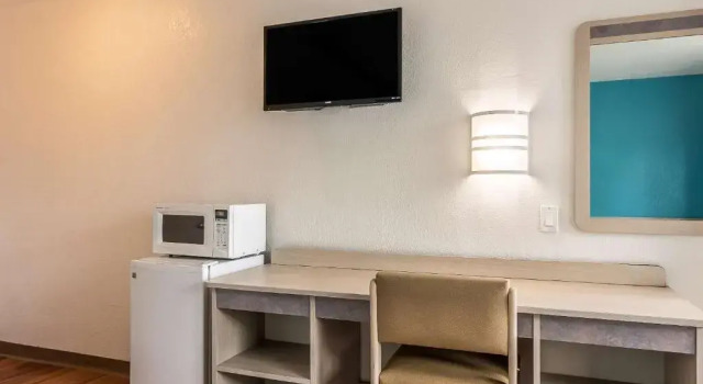 Четырёхместный номер Standard Motel 6-Janesville, WI