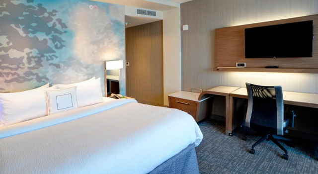 Двухместный номер Standard Courtyard by Marriott Muncie at Horizon Convention Center