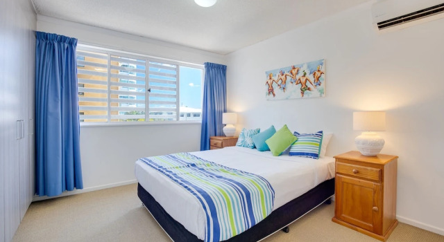 Апартаменты с 2 комнатами с балконом и рядом с пляжем Coral Sea Apartments