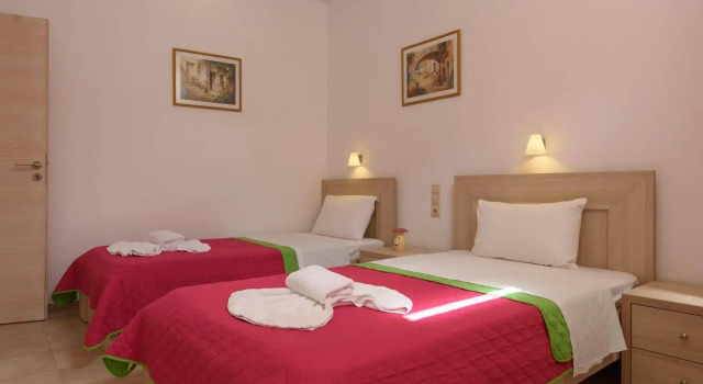 Nikos Hotel
