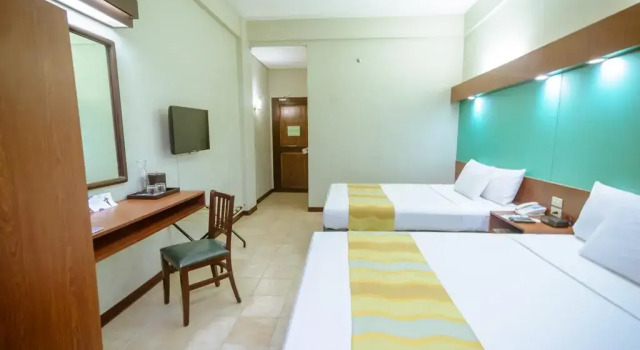 Четырёхместный номер Standard Microtel by Wyndham Tarlac