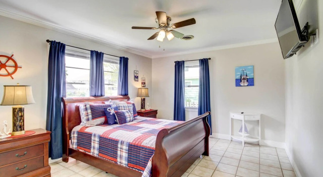 Коттедж Coastal Long Beach Rental with Patio, Walk to Beach