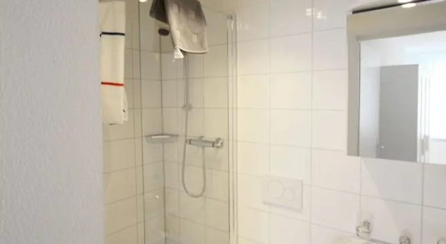 ZH Bordeaux - Letzigrund Hitrental Apartment, Buchen Sie Ferienwohnung Zürich Schweiz