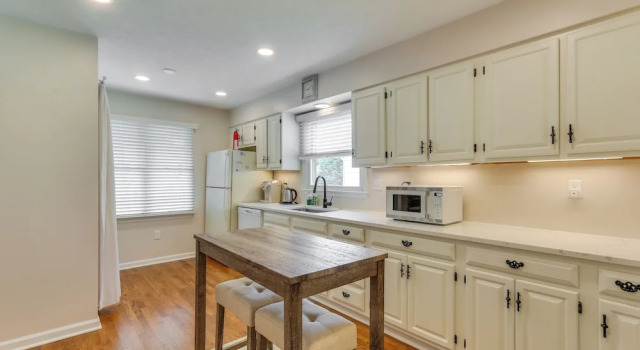 Коттедж с 3 комнатами Pet-friendly Berryville Home: Walk to Main Street!