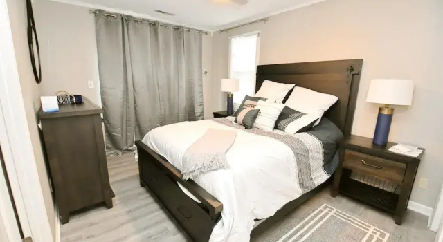 3 Blocks From Nd 3 Bedroom 2 Bath Home 1815, Prenota Casa vacanze Hotel a Indiana con parcheggio, Parcheggio