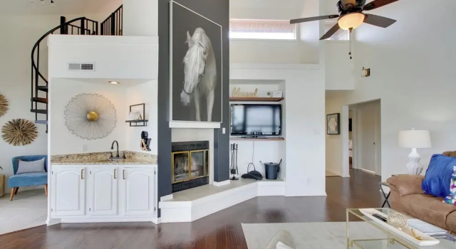 Million-dollar Views: Condo on Lake Hamilton!