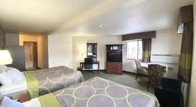 Firedobbelt suite Super 8 Butte