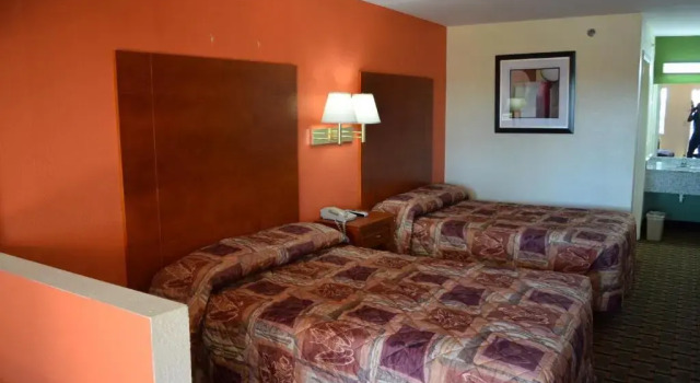 Четырёхместный номер Standard Royal Inn & Suites