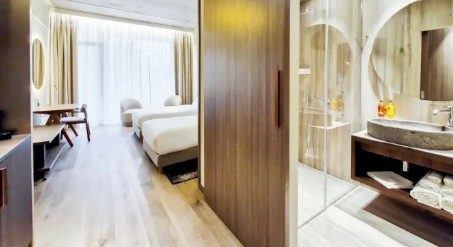 Номер Deluxe Hotel GLAR Conference & SPA
