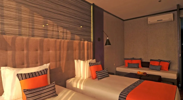 Номер Deluxe Hive Hotel and Convention Place