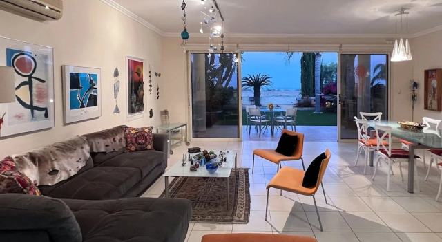 Domek wiejski Larnaca Chelidonia Seafront Villa