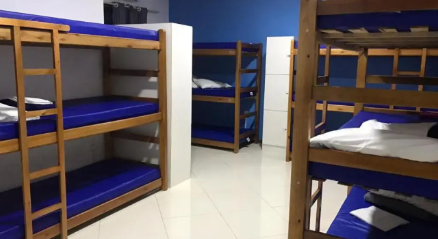 Кровать в общем номере Enseada Hostel