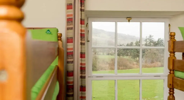 Кровать в общем номере YHA Brecon Beacons Danywenallt