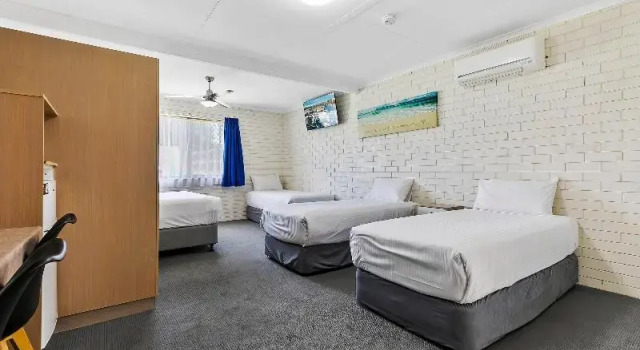 Четырёхместный номер Standard Comfort Inn on Main Hervey Bay