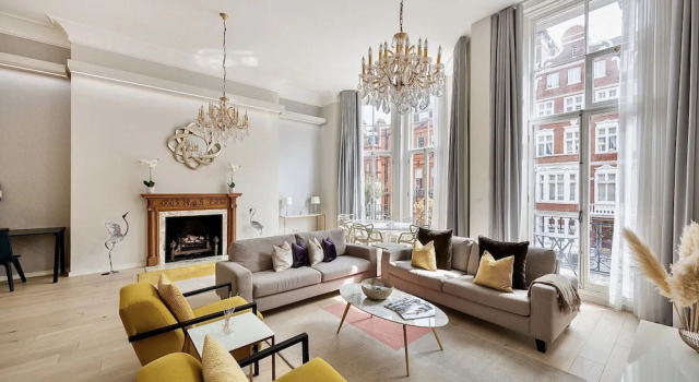 Апартаменты Presidential Residence 14ft High Ceilings