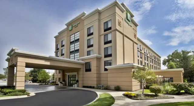 Четырёхместный люкс Holiday Inn Hotel & Suites Ann Arbor University of Michigan Area by IHG