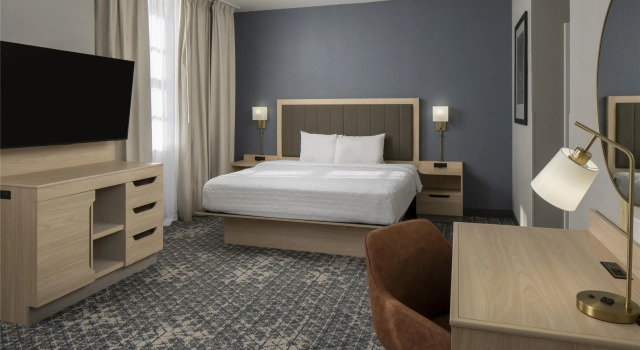 Люкс c 1 комнатой Hampton Inn & Suites Montgomery-Downtown