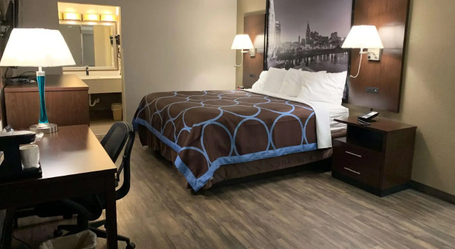 Двухместный номер Standard Super 8 by Wyndham Cookeville, TN