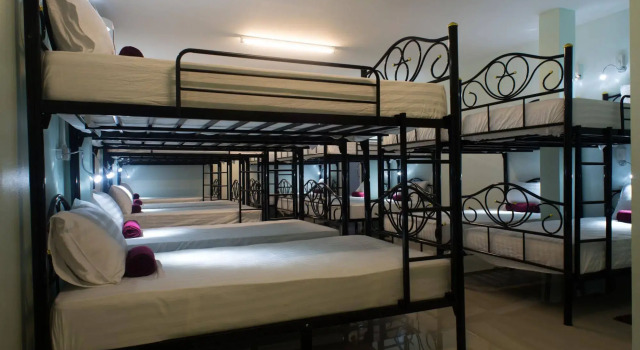 Plan B Hotel - Hostel