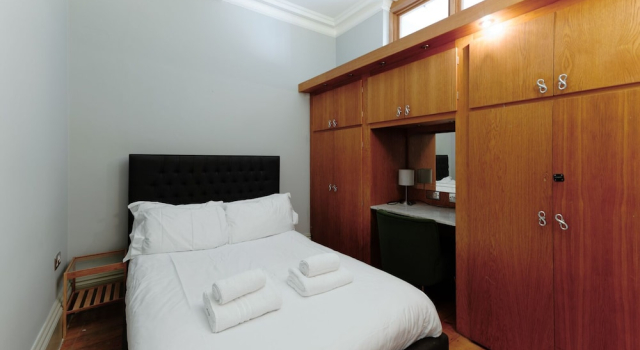 Historic two bed Apartment in the City Centre, Забронировать Апартаменты/квартира Отели Бристоля с парковкой, рядом с We The Curious, Парковка