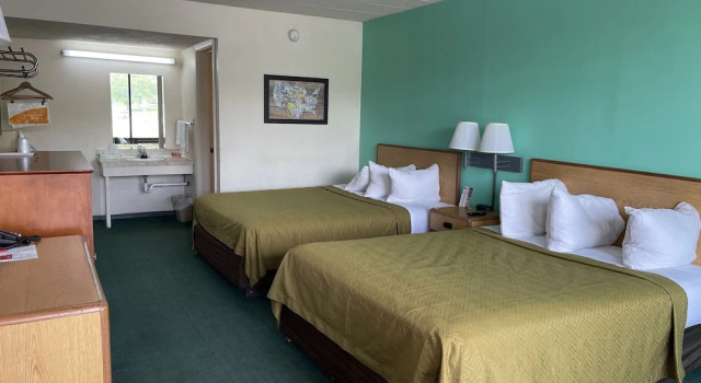 Четырёхместный номер Standard Horseshoe Curve Lodge