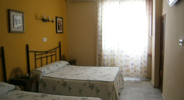 Hostal Almanzor, Забронировать Отель Недорогие отели Кордовы, рядом с Церковь Сан-Николас-де-Вилья, недорого
