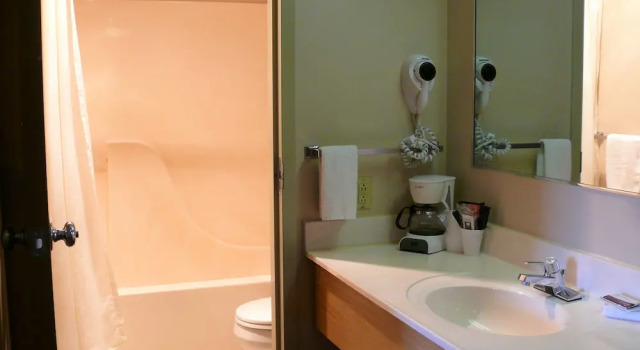 Четырёхместный номер Business The Woodridge Inn