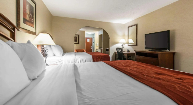 Четырёхместный люкс Comfort Suites Golden West on Evergreen Parkway