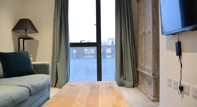 Spacious Greenwich Flat, Забронировать Апартаменты/квартира Гринвич Лондон, рядом с Парк и ферма «Мадшут»