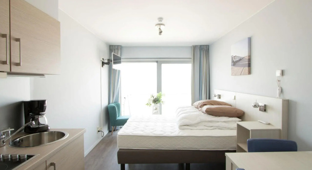 Comfortable studio in Blankenberge with a view over the city, Забронировать Отель Отели Западной Фландрия 3 звезды, 3*