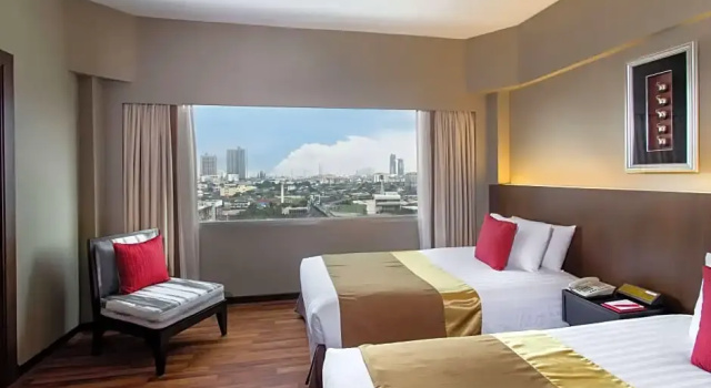 Четырёхместный люкс Presidential с 2 комнатами Ramada Plaza by Wyndham Bangkok Menam Riverside