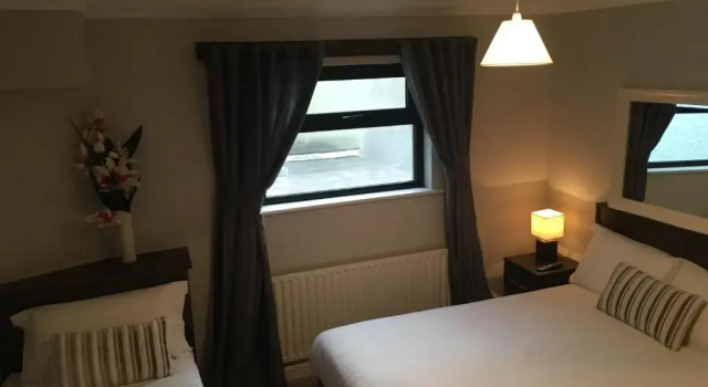 The Midway Bar & Guesthouse, Prenota Hotel Dungloe 