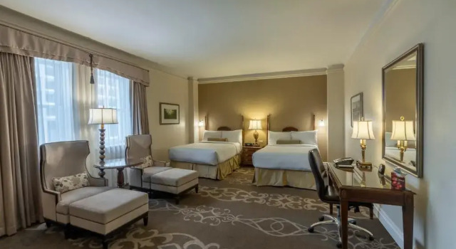Четырёхместный номер Deluxe Fairmont Hotel Macdonald