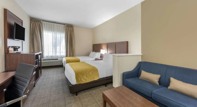 Четырёхместный номер Standard Comfort Suites Tulare Sequoia Gateway