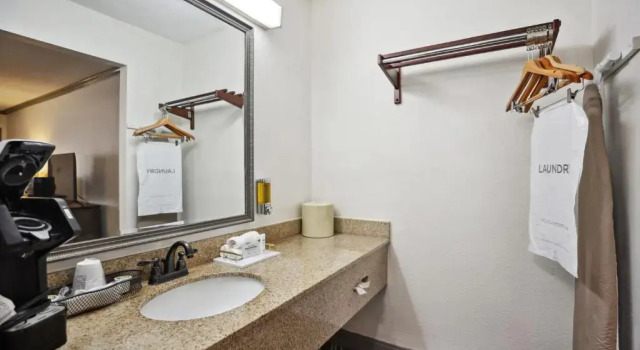 Четырёхместный номер Standard с видом на бассейн The Guest Lodge Gainesville
