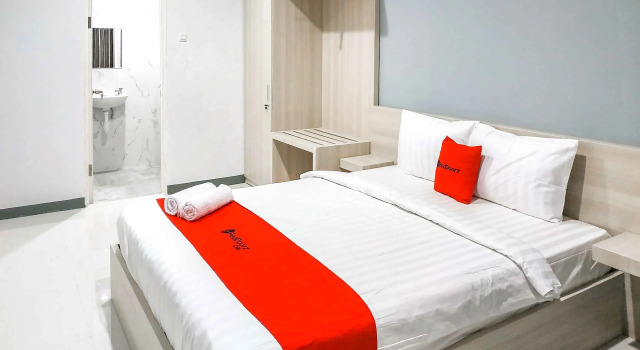 RedDoorz near Pasar Atom Mall