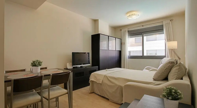 Pacifico Beach Suites, Забронировать Отель Отели Малаги с бассейном, рядом с Здание Табакалера, Бассейн