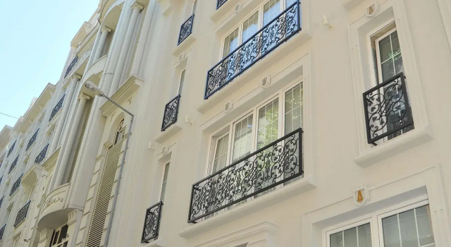 Ayna Hotel
