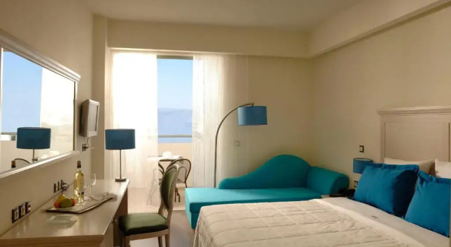 Двухместный номер Deluxe с балконом Angela Suites Boutique Hotel