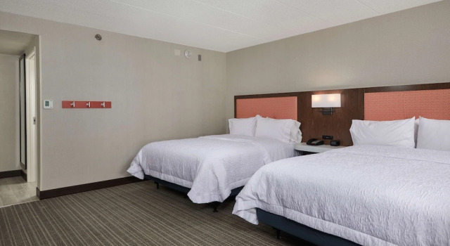Четырёхместный люкс Hampton Inn Fairfax City